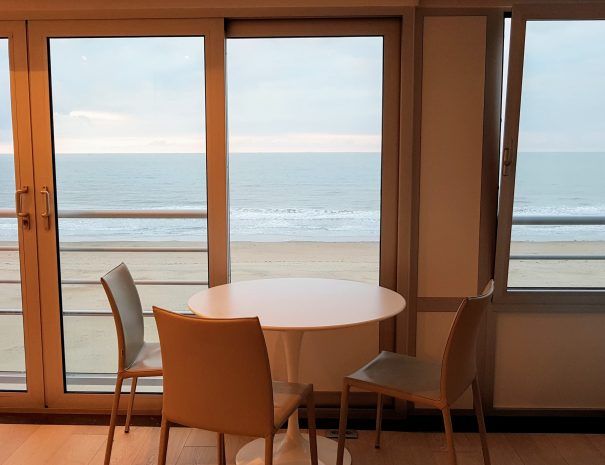holiday rental_internal_apartment_seaview_loft_sets-on-sea